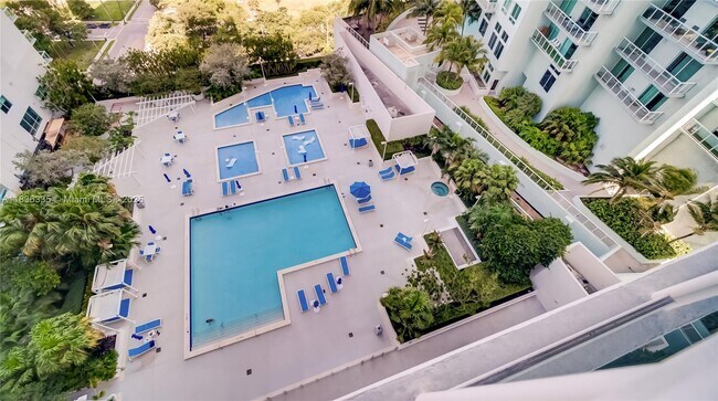 Building Photo - 1800 N Bayshore Dr
