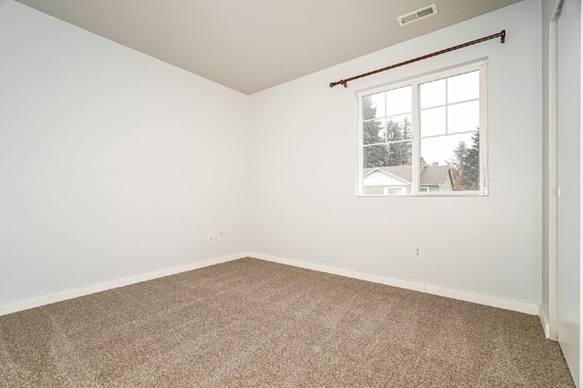 Building Photo - Updated 4 bedroom home in Devonshire neighborhood!