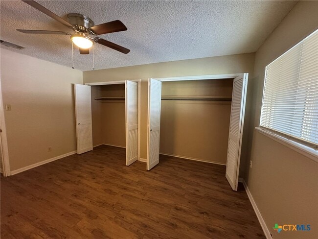 Building Photo - 813 Burges St