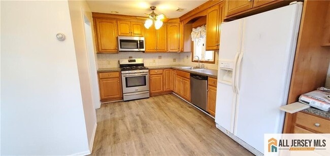 Building Photo - 40 Beverly Ave