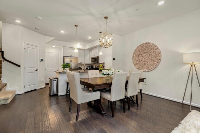Building Photo - 10110 Dorsey Ln