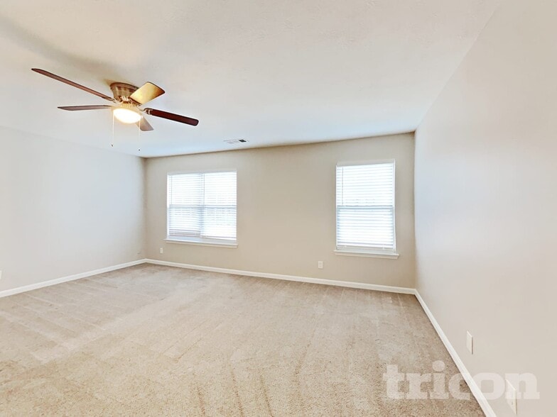 Building Photo - 1030 Riverclift Dr