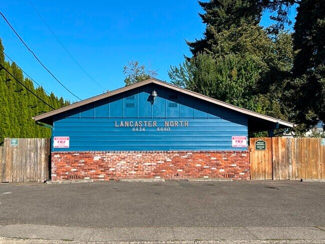 Primary Photo - 2Bd/1Ba Single Story Apartment Unit - Move...
