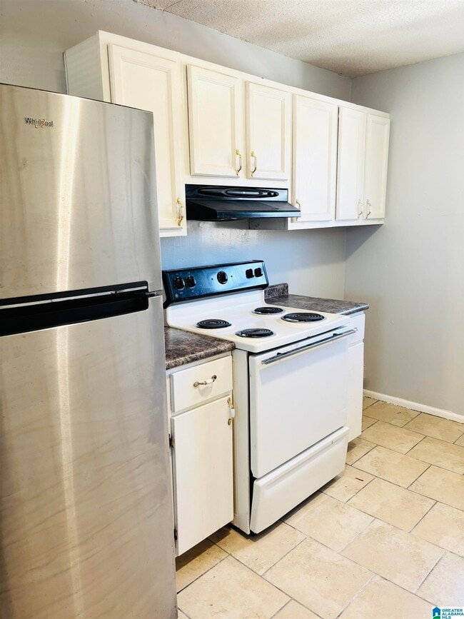 Building Photo - 732 AVENUE F F Ave