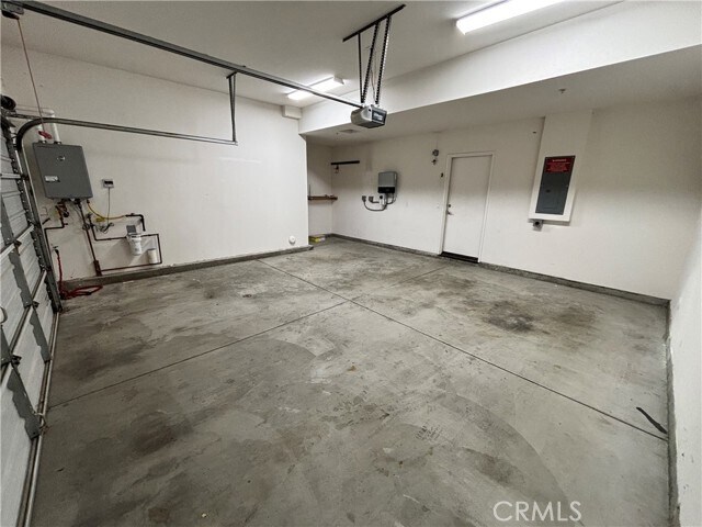 Building Photo - 501 W Maple Ave