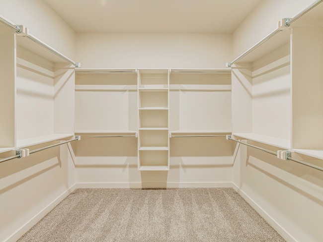 Building Photo - Captivating 3-Bed, 2-Bath Home in Charming...