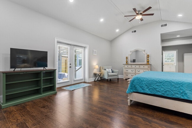 Building Photo - 134 Lee St