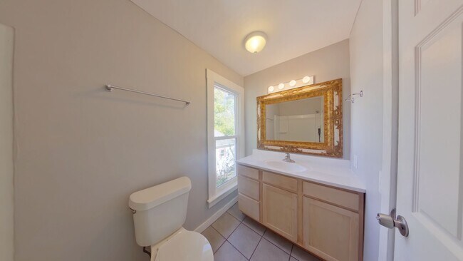 Building Photo - 3 Bedroom Home