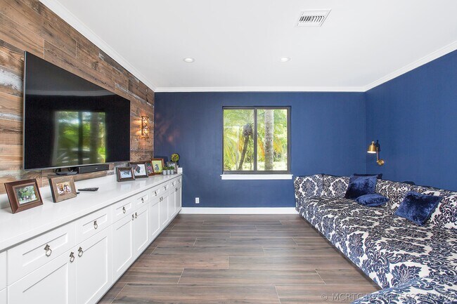 Building Photo - 2905 Polo Island Dr