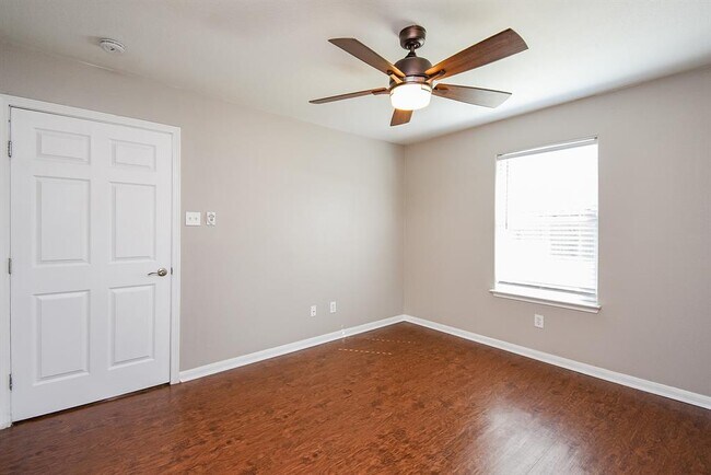 Building Photo - 6902 Manor Terrace Ln