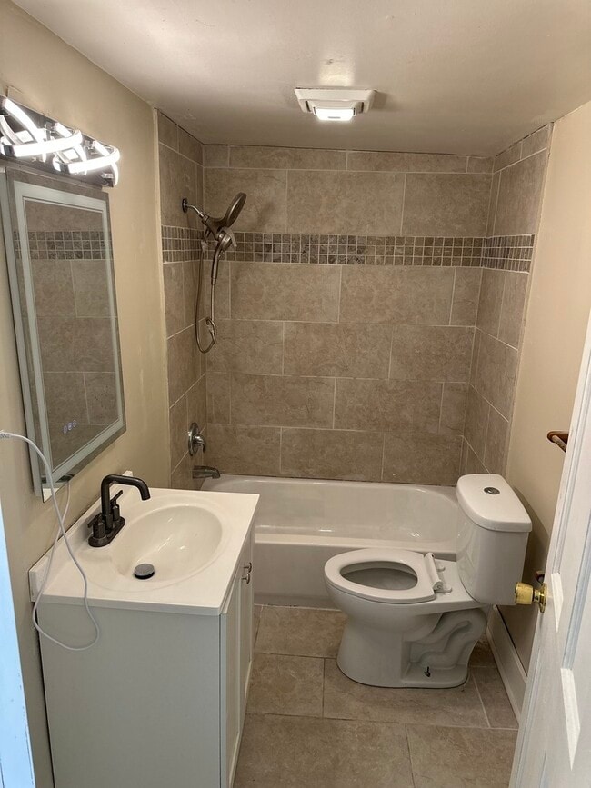 Building Photo - 554 W Station St