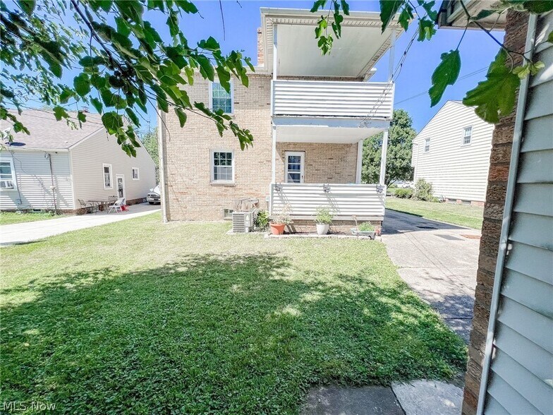 Building Photo - 7715 Kenton Ave