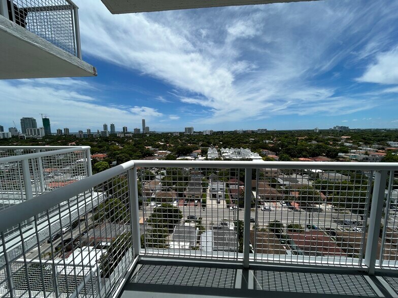Building Photo - 900 SW 8th St