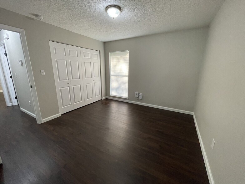 Building Photo - 2920 SE 53rd Ct