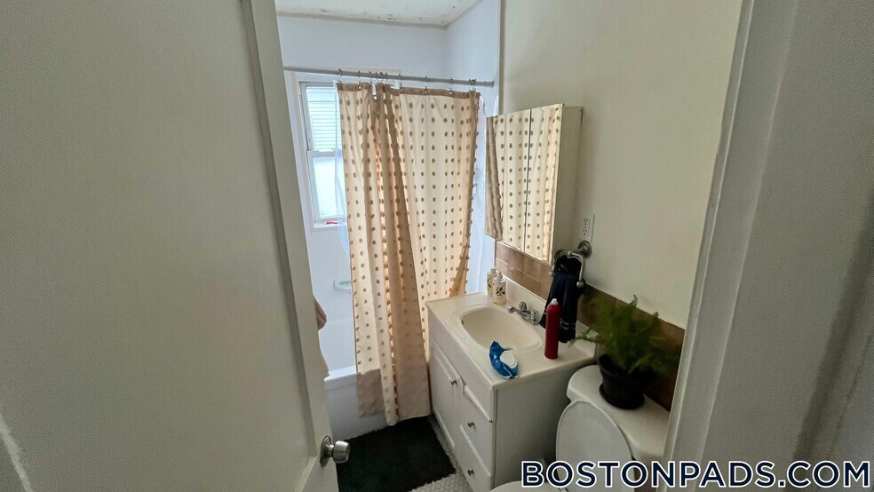 Building Photo - 58 Brock St