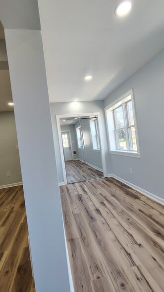 Building Photo - 1000 Main Ave