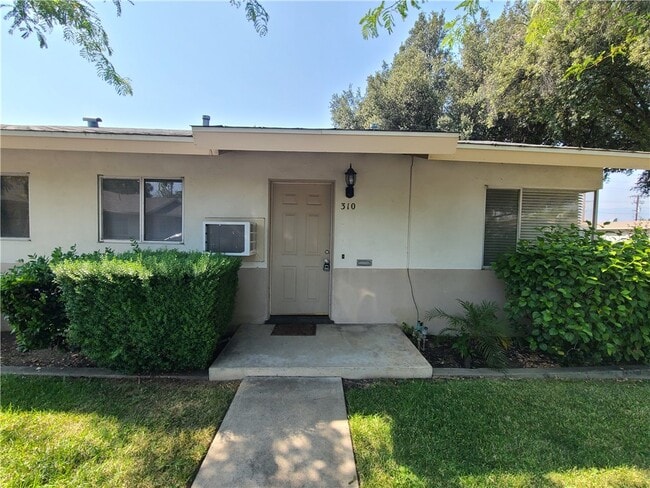 Primary Photo - 310 La Paloma St