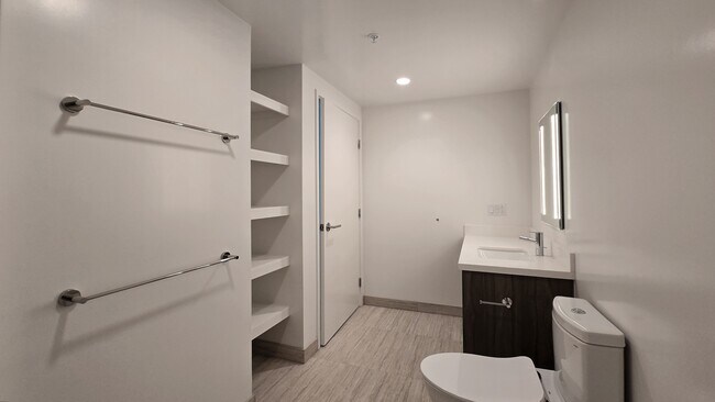 Building Photo - 1515 Liona St