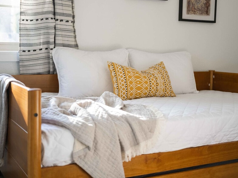 Building Photo - 1 Iris Way