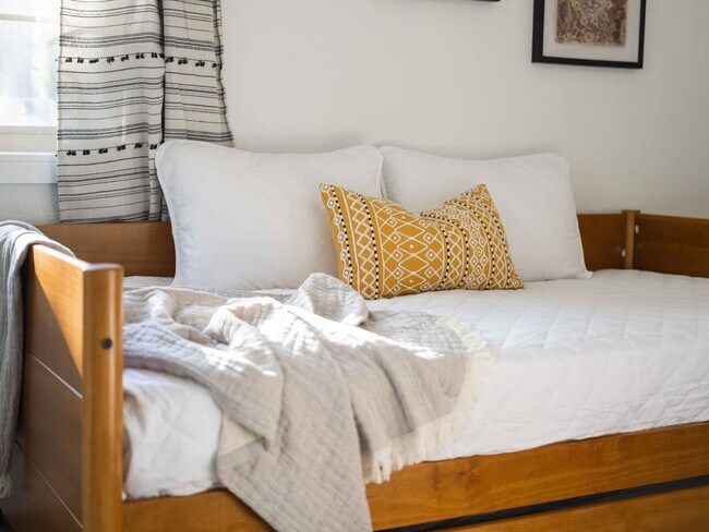 Building Photo - 1 Iris Way