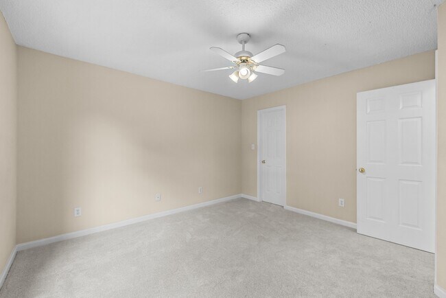 Building Photo - 108 Castlebury Creek Ct