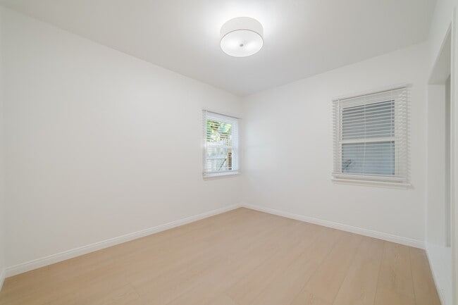 Building Photo - 681 Hillside Terrace