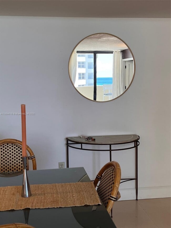 Building Photo - 1623 Collins Ave