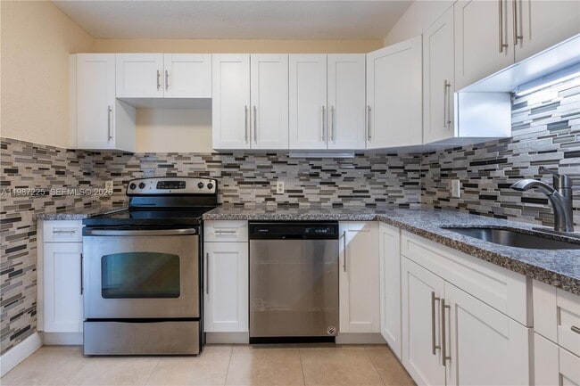 Building Photo - 2025 NE 164th St