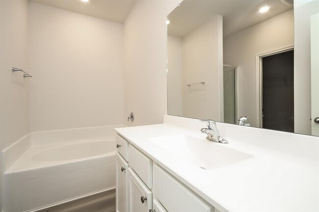 Building Photo - 25314 Shadowdale Dr