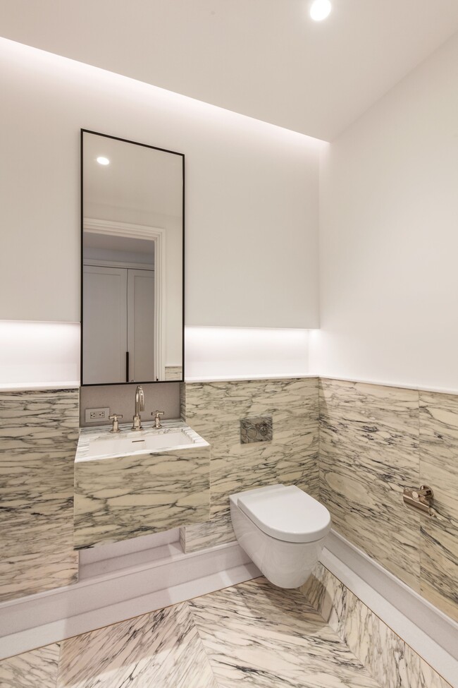 Building Photo - 500 W 18th St