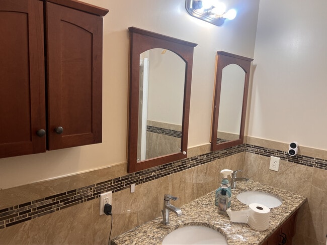 Building Photo - 260 Boyd Ave