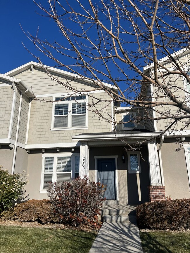 Building Photo - 1 MONTH FREE- 3 Bed, 2.5 Bath Townhome in Pleasant Grove