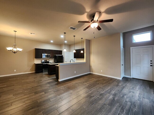 Building Photo - 3/2/2  Located between New Braunfels & Seguin / Fridge Included /  Fenced Backyard / CISD