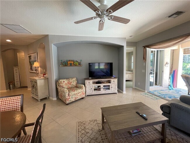 Building Photo - 10630 Camarelle Cir