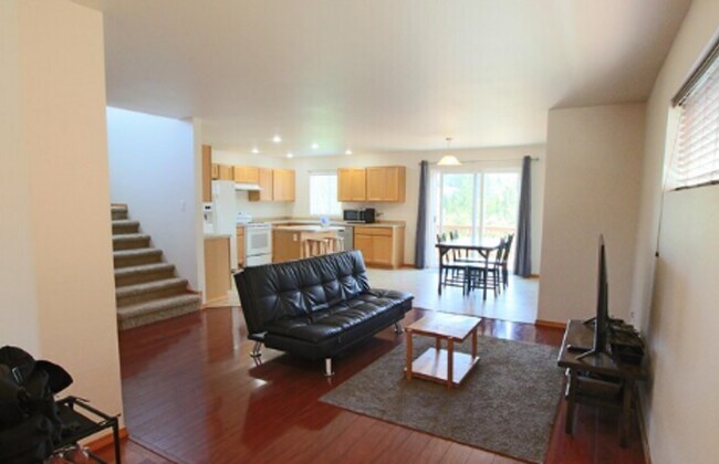 Building Photo - Spacious 3BR/2.5BA Home in Oly Schools w/ Open Floor Plan & Private Backyard