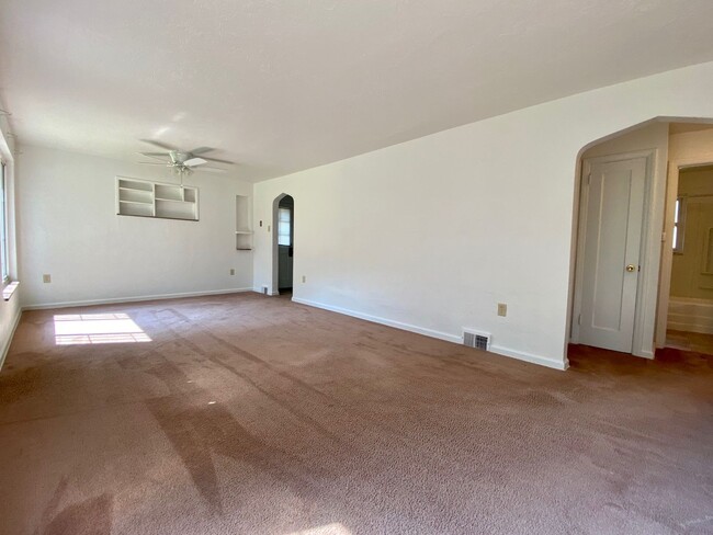 Building Photo - Charming Ranch Home in Peters Township – Huge Yard, Quiet Setting & Great Location!