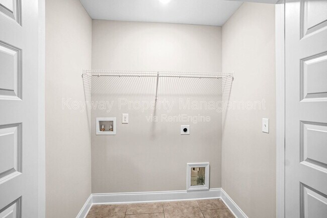 Building Photo - 3133 Venetian Dr