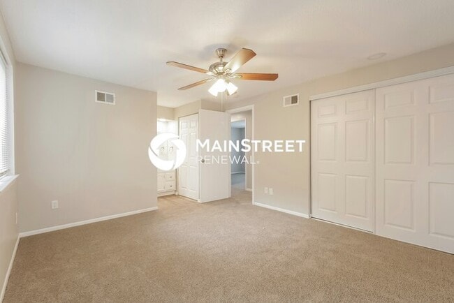 Building Photo - 3 Bedroom Pet-Friendly Home in Overland Park, KS with Main Street Renewal