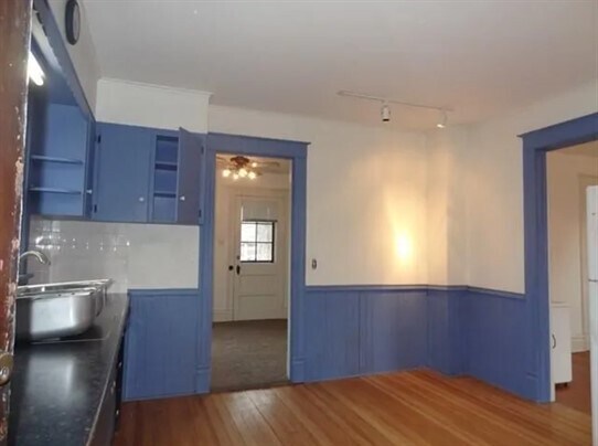 Building Photo - 320 N Dodge St