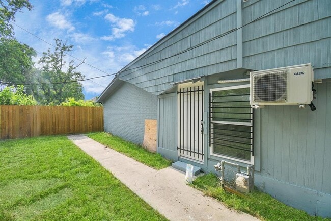 Building Photo - 5714 Doulton Dr