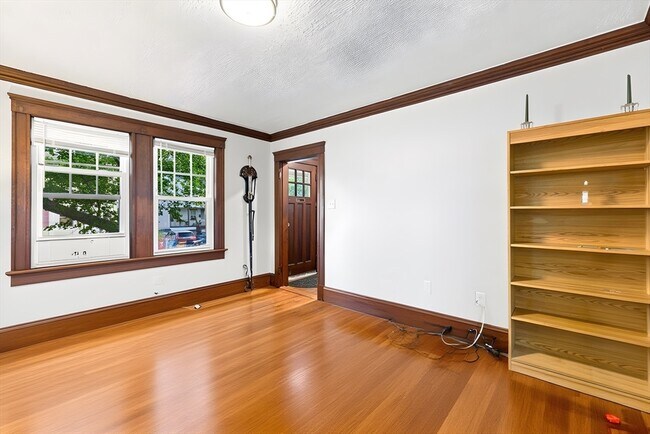 Building Photo - 99 Thorndike St