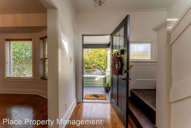 Building Photo - 4 br, 2 bath House - 1134 SE Marion St. Un...