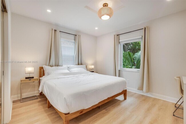 Building Photo - 2969 SW 20th St