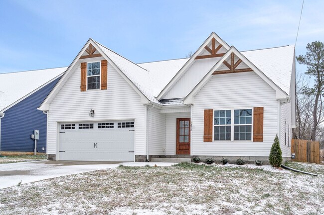 Building Photo - Pet Friendly Three Bedroom with Bonus!