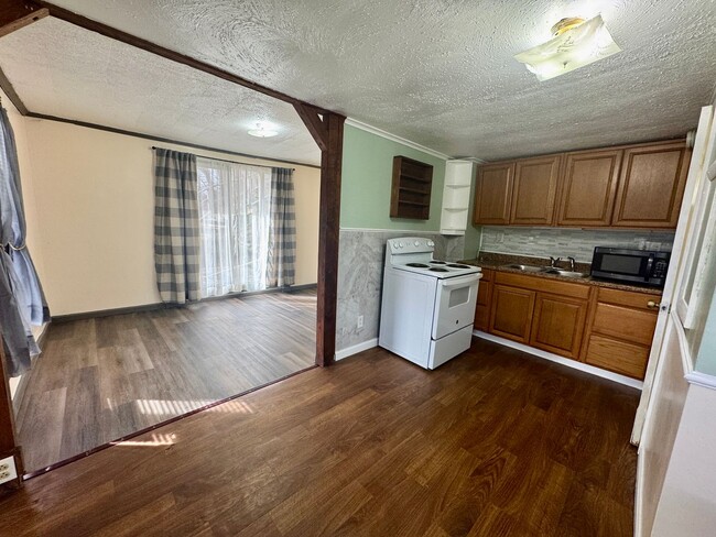 Building Photo - 1195 Mineral Ave