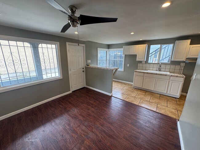 Building Photo - 6228 S Van Ness Ave