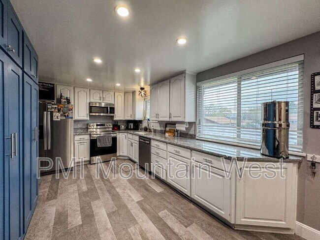 Building Photo - 714 W 850 S