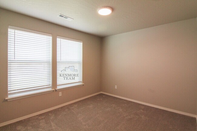 Building Photo - 3 Bedroom, 2 Bath Home in Kennewick