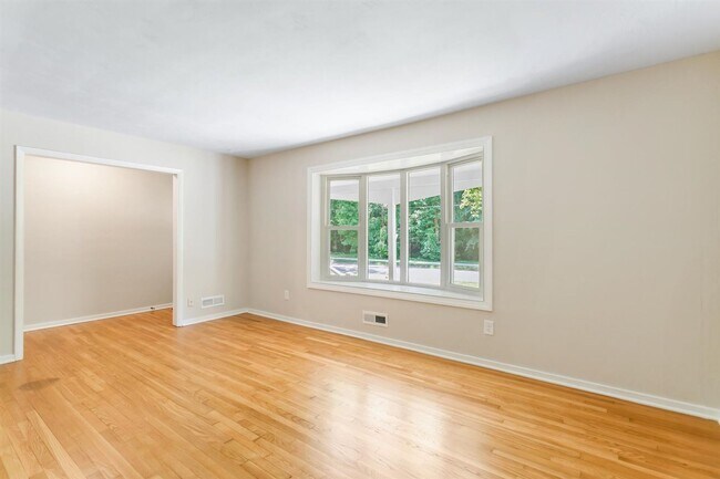 Building Photo - 208 Longhill Rd