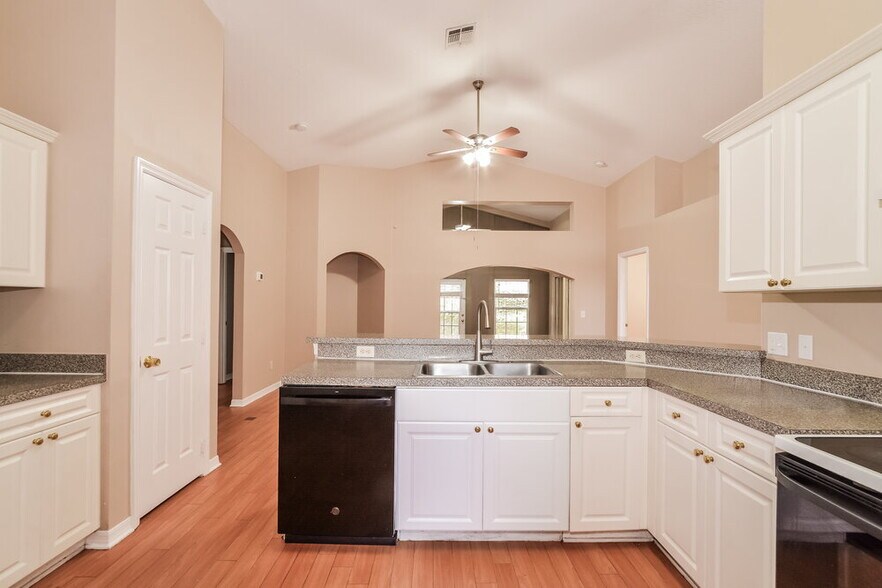 Building Photo - 10500 Mira Lago Ln